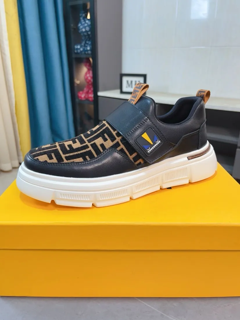 Men's shoes 💰400🌹🌹[FENDI] Fendi's classic and comfortable men's shoes, this complex sneaker is made of soft calfskin➕genuine leather lining➕original ultra-light rubber material with rough outsole. This unique light style is suitable for the casual and refined sensibility of this season. It is comfortable and natural on the feet. It is an everyday style for casual travel in autumn and winter! 38/44